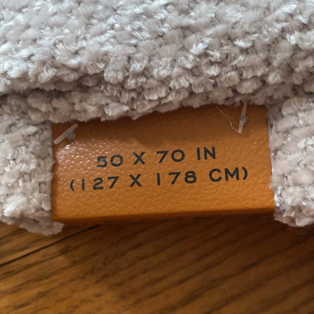 Frye chenille fringe throw NWT - Picture 5 of 6